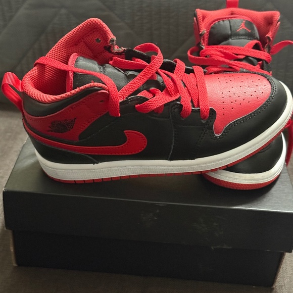 Jordan 1 Mid (PS) - Picture 1 of 5